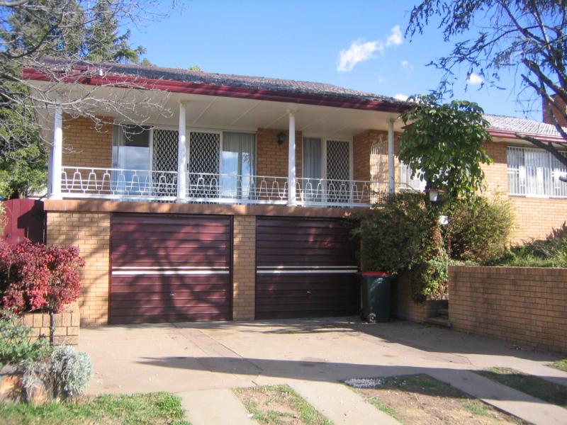 3 bedroom home close to town!! Picture 1