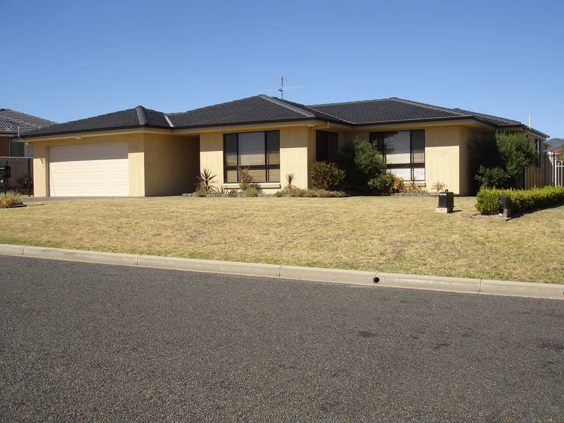 QUALITY AS NEW HOME IN NEW AREA OF KOOTINGAL Picture 1