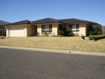 QUALITY AS NEW HOME IN NEW AREA OF KOOTINGAL Picture