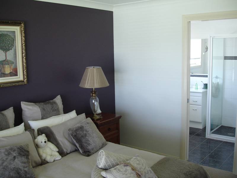 IMMACULATE EXECUTIVE HOME IN DESIRED LOCATION CLOSE TO THE HEIGHTS Picture 2