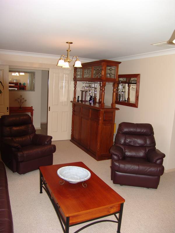 SOUTH FAMILY HOME WITH POOL Picture 2