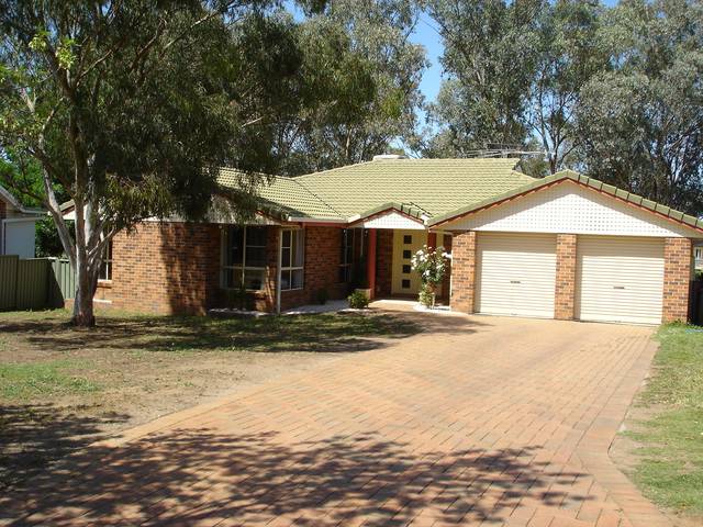 BESIDE THE LONGYARD GOLF COURSE Picture 1