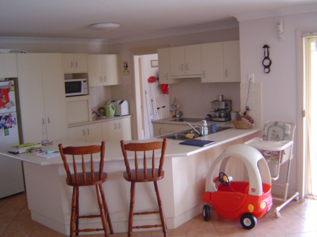 PRICED TO SELL QUICKLY Picture 3