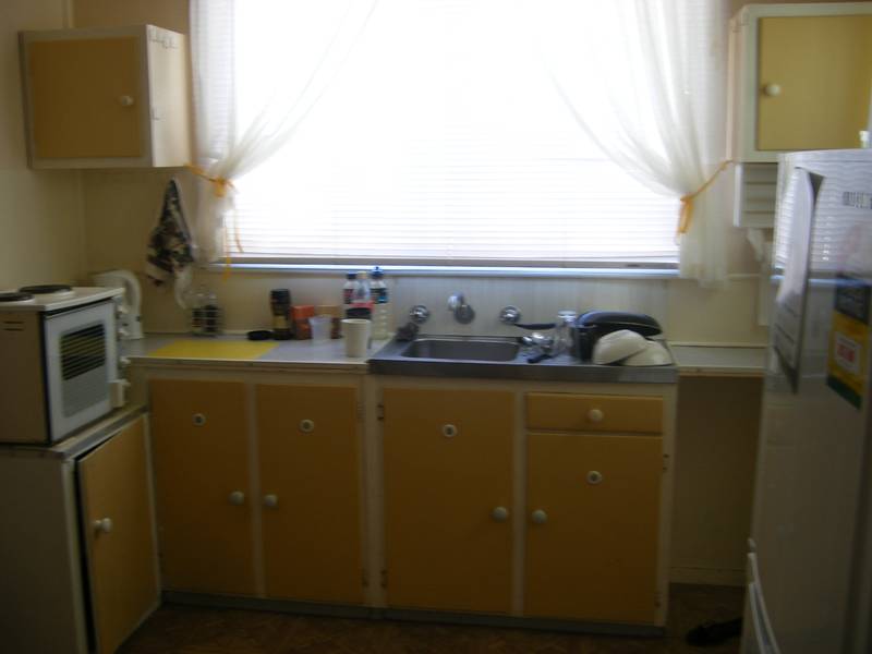 1BRM UNIT - CLOSE TO SHOPPING CENTRE Picture 2