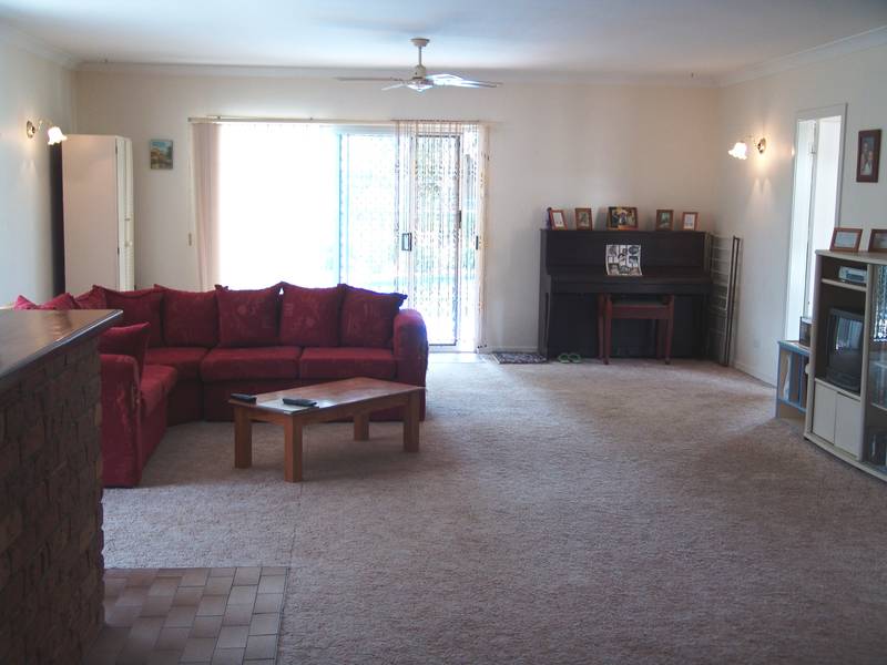 NORTH, 5 BEDROOMS, PLUS POOL. Picture 2