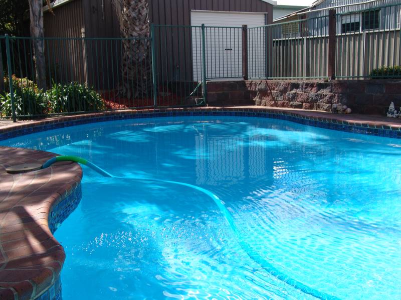 NORTH, 5 BEDROOMS, PLUS POOL. Picture 3