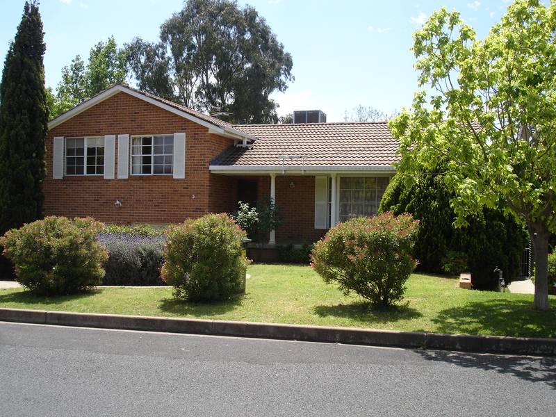 CLASSIC LOCATION, MASSES OF HOME FOR THE LARGE FAMILY, LOTS OF POTENTIAL HERE Picture 1
