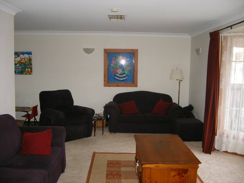 CLASSIC LOCATION, MASSES OF HOME FOR THE LARGE FAMILY, LOTS OF POTENTIAL HERE Picture 2