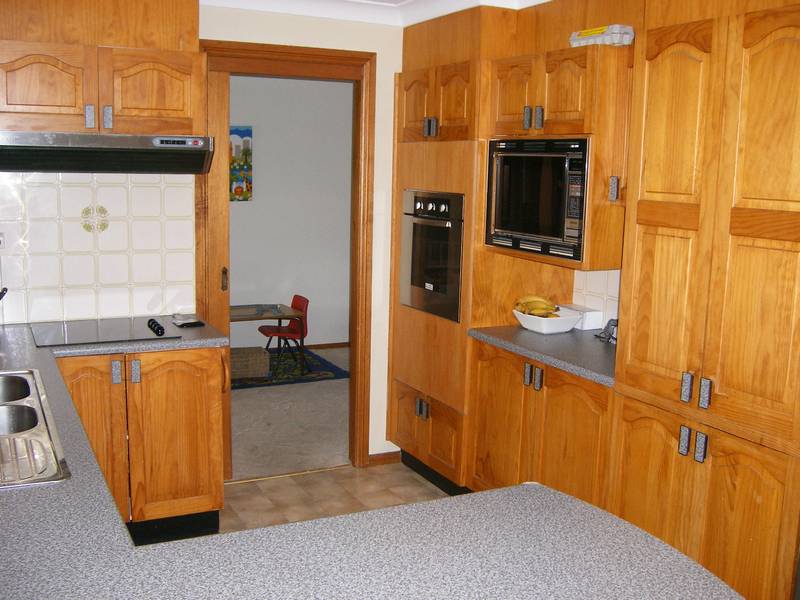 CLASSIC LOCATION, MASSES OF HOME FOR THE LARGE FAMILY, LOTS OF POTENTIAL HERE Picture 3