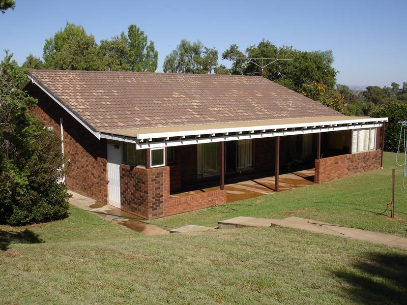 PEACEFUL PARKLAND 5.7 ACRES, 14KM'S TO PEEL STREET, IMMACULATE GROUNDS Picture 2