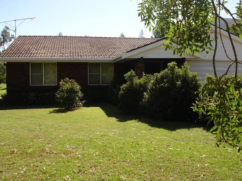 PEACEFUL PARKLAND 5.7 ACRES, 14KM'S TO PEEL STREET, IMMACULATE GROUNDS Picture 3