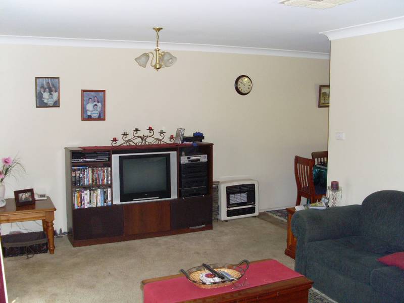 VENDORS WANT THIS SOLD YESTERDAY!! Picture 2