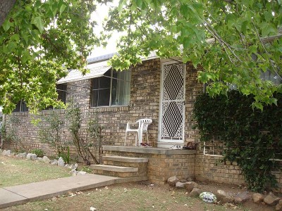 FRESHLY PAINTED - 4 BEDROOM BRICK HOME - EXCELLENT INVESTMENT PROPOSITION Picture