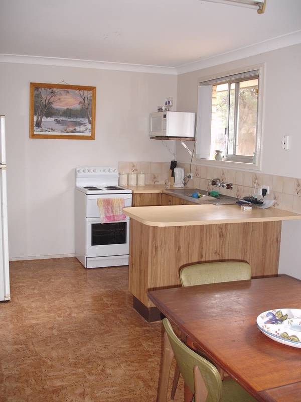 FRESHLY PAINTED - 4 BEDROOM BRICK HOME - EXCELLENT INVESTMENT PROPOSITION Picture 2