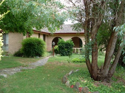 A GARDENERS DELIGHT
- HOUSE ON ONE ACRE AT BENDEMEER Picture