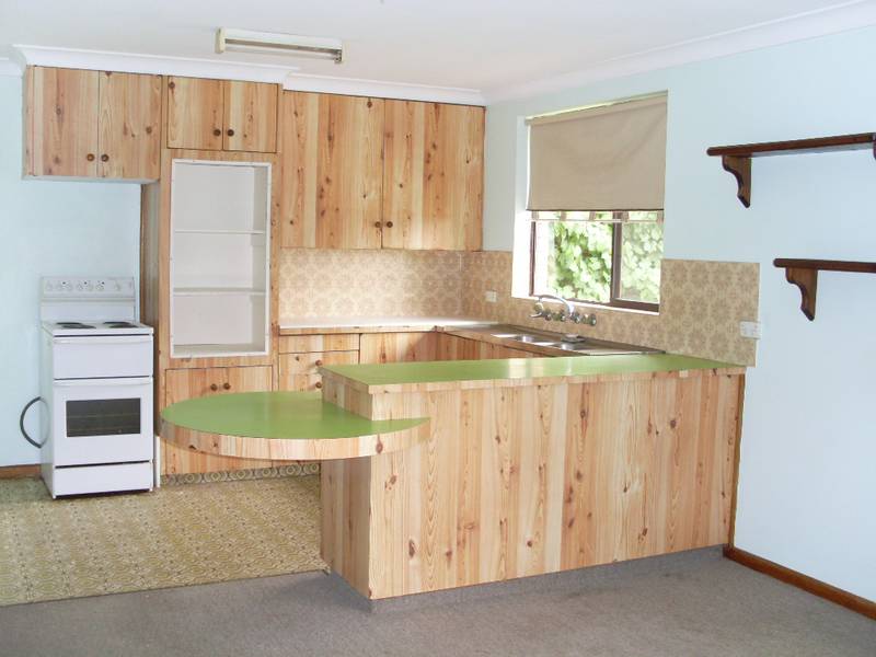 A GARDENERS DELIGHT
- HOUSE ON ONE ACRE AT BENDEMEER Picture 3