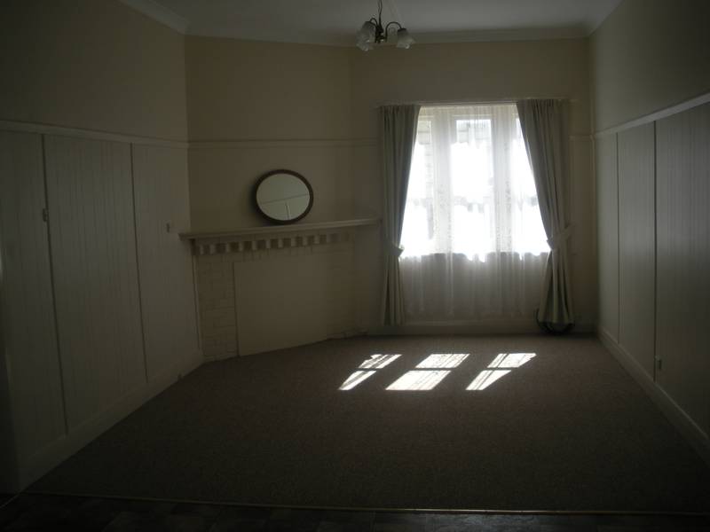 FULLY RENOVATED- 3 BEDROOMS Picture 3