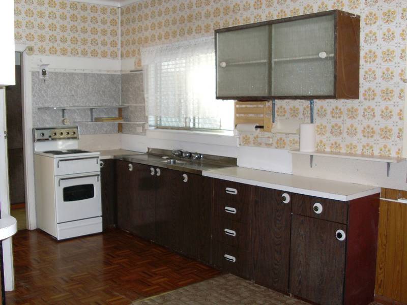 CHECK OUT THE PRICE! Picture 2