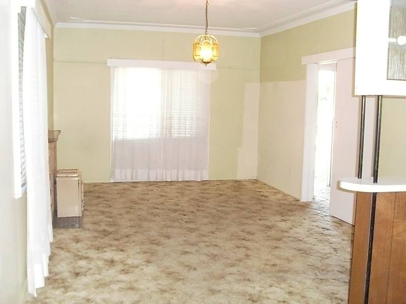 CHECK OUT THE PRICE! Picture 3