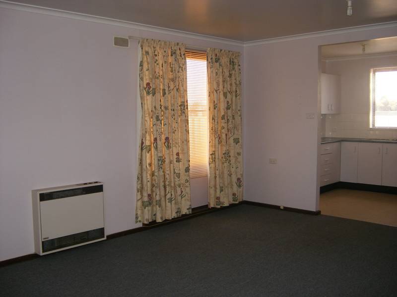 NEAT & TIDY IN WEST Picture