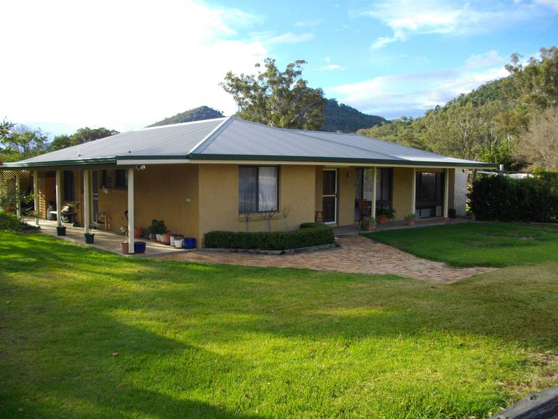 PRODUCTIVE- ATTRACTIVE LIFESTYLE- BIG HOME-IRRIGATION-156 ACRES-20 MINUTES TO TAMWORTH Picture 1