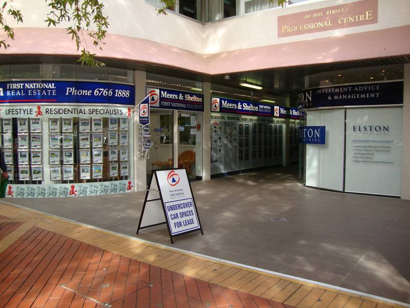 PROFESSIONAL OFFICE SPACE Picture 3