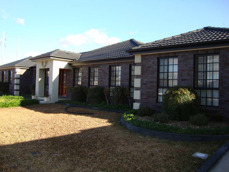 ONCE YOU ENTER THIS HOME YOU WILL BE AT HOME!! Picture 1