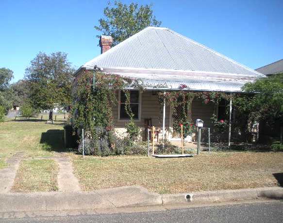 CHARMING COTTAGE IN WERRIS CREEK Picture 1