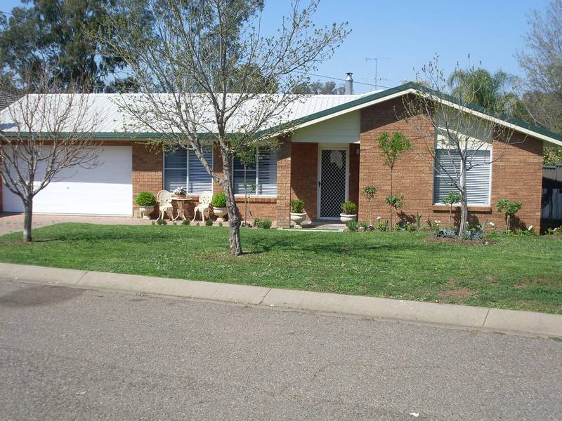 FULLY RENOVATED Picture 1