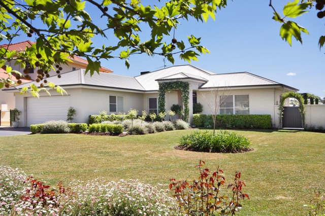 Style & Distinction Picture 1