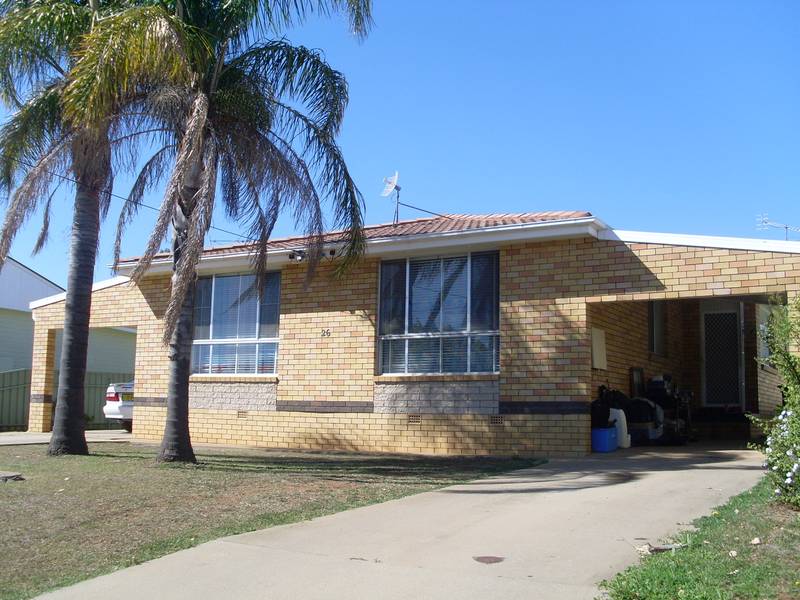 NEAT AND TIDY DUPLEX IN SOUTH! Picture 1