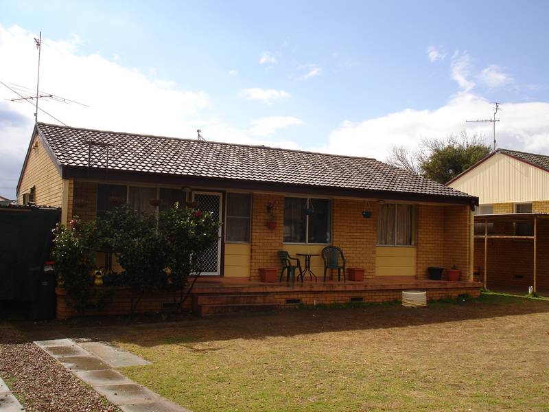 4 BEDROOM HOME! Picture 1