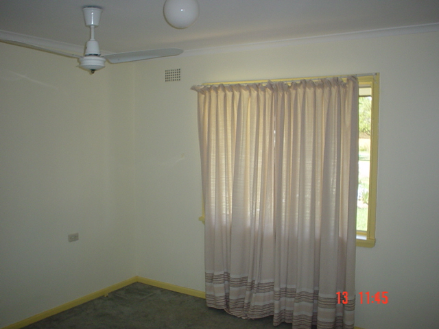 4 BEDROOM HOME! Picture 2