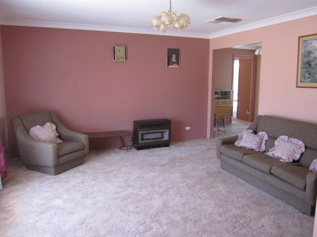 4/5 Bedroom, 2 Bathrooms, large living areas.... Picture 2