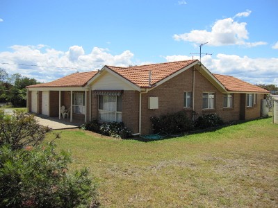 4/5 Bedroom, 2 Bathrooms, large living areas.... Picture