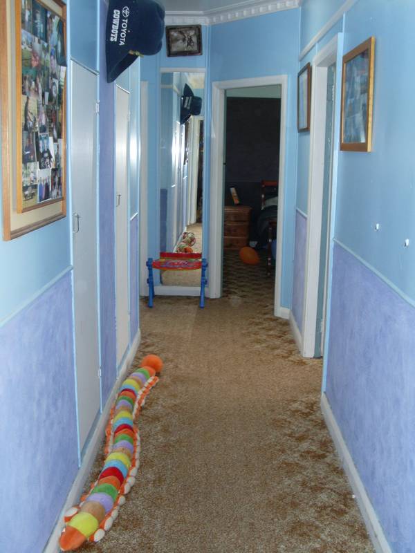 LARGE FAMILY HOME!! Picture 3