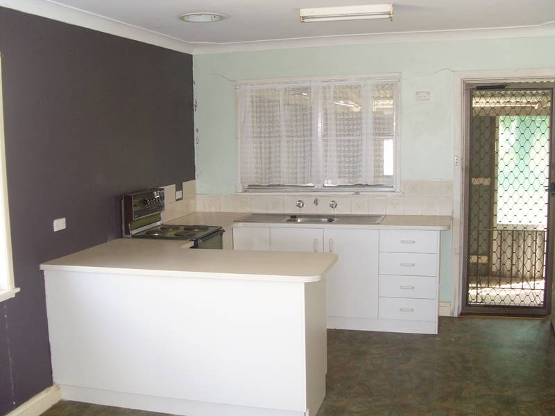 MUST BE SOLD! East Tamworth Picture 2