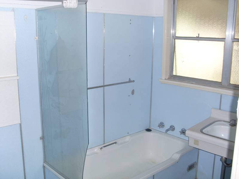 MUST BE SOLD! East Tamworth Picture 3