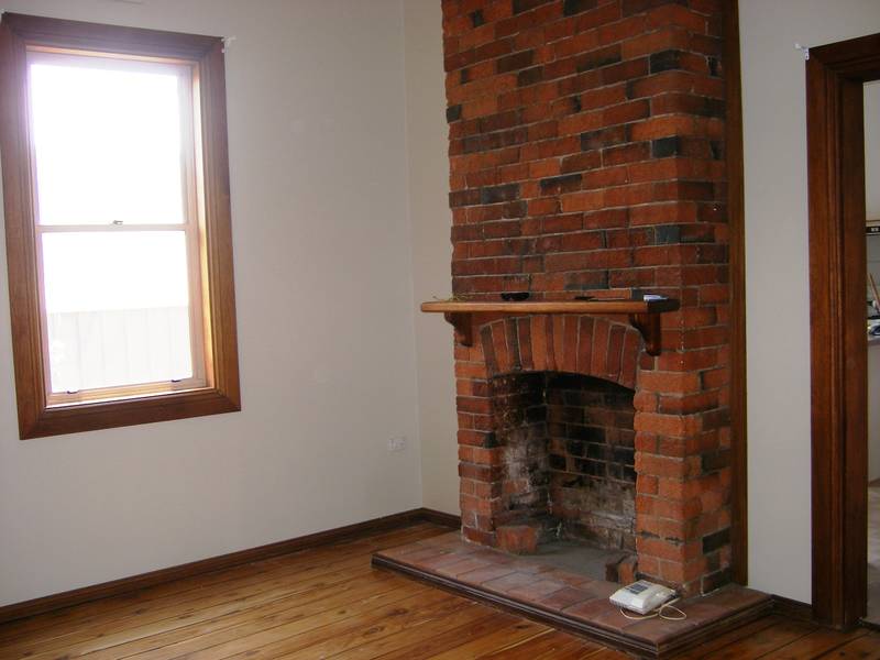 Renovated 3 bedroom home Picture 3