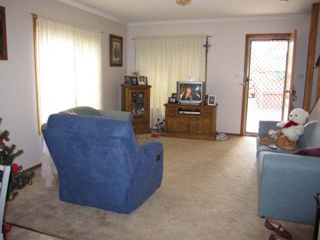 Investors take note!!!! Unit close to Hospital with a happy tenant!! Picture 2