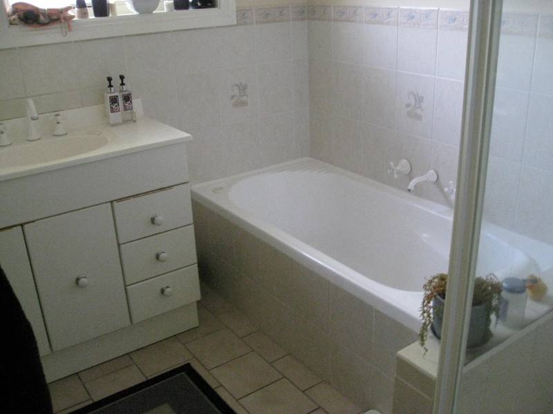 NEAT DUPLEX IN NORTH Picture 2