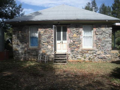 1/2 ACRE UNIQUE HOME - 25MINS FROM TOWN Picture 1/2 ACRE UNIQUE HOME - 25MINS FROM TOWN Picture