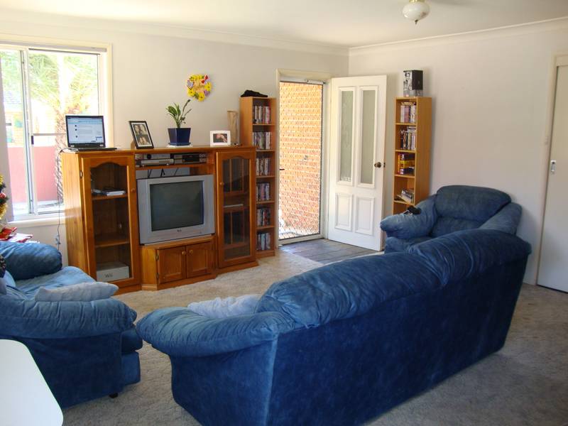 MODERN,TIDY & NEAT AS A BUTTON Picture 3