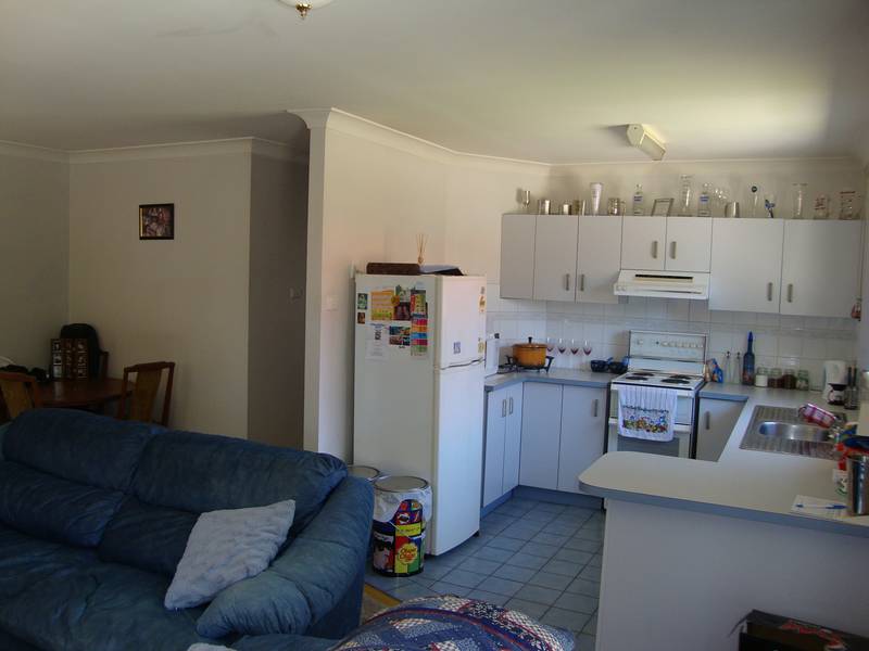 MODERN,TIDY & NEAT AS A BUTTON Picture 2