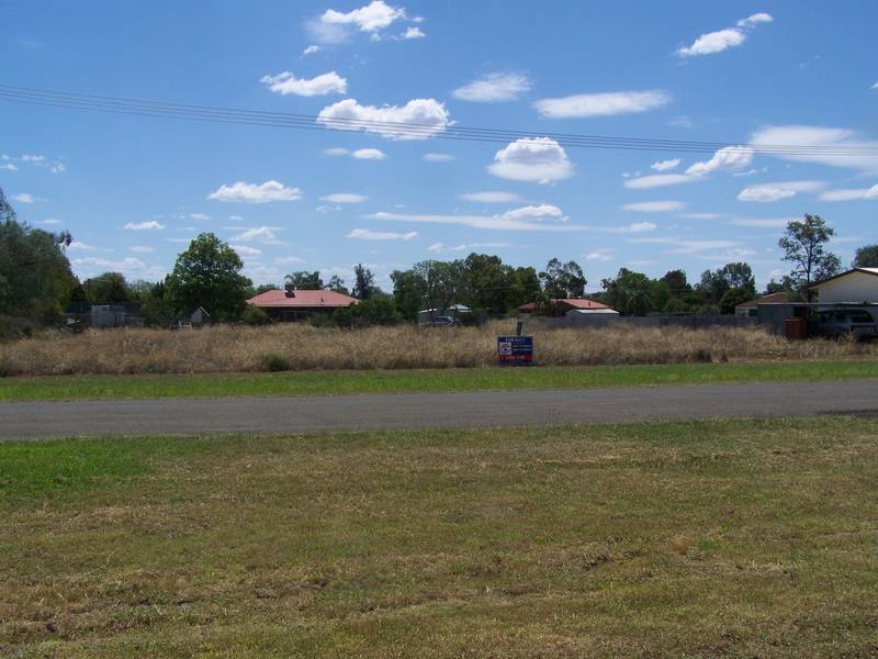 QUITE STREET A RURAL TOWN Picture 3