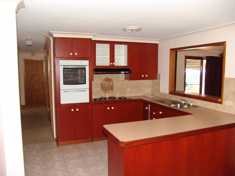 WELL PRESENTED AND PRICED TO SELL Picture 2