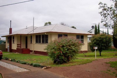 4 BEDROOM - CLOSE TO LOCAL SHOPS Picture