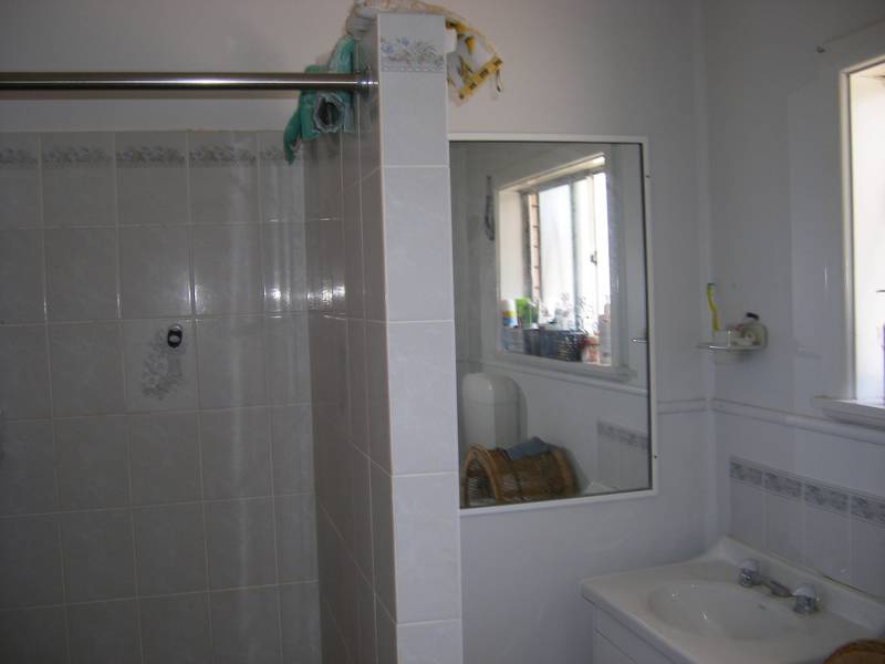 NEAT & TIDY. Picture 2