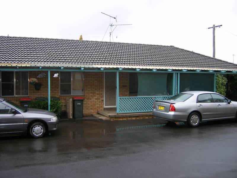 NEAT & TIDY. Picture 1