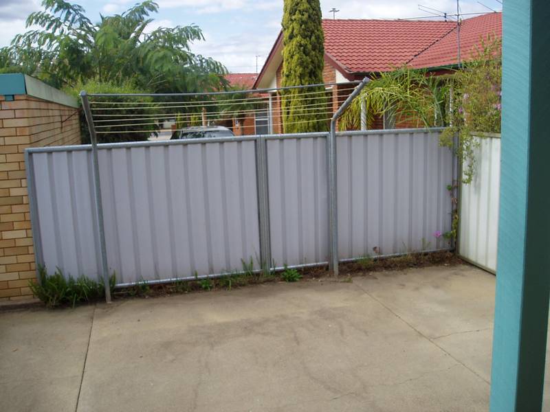 NEAT & TIDY. Picture 3